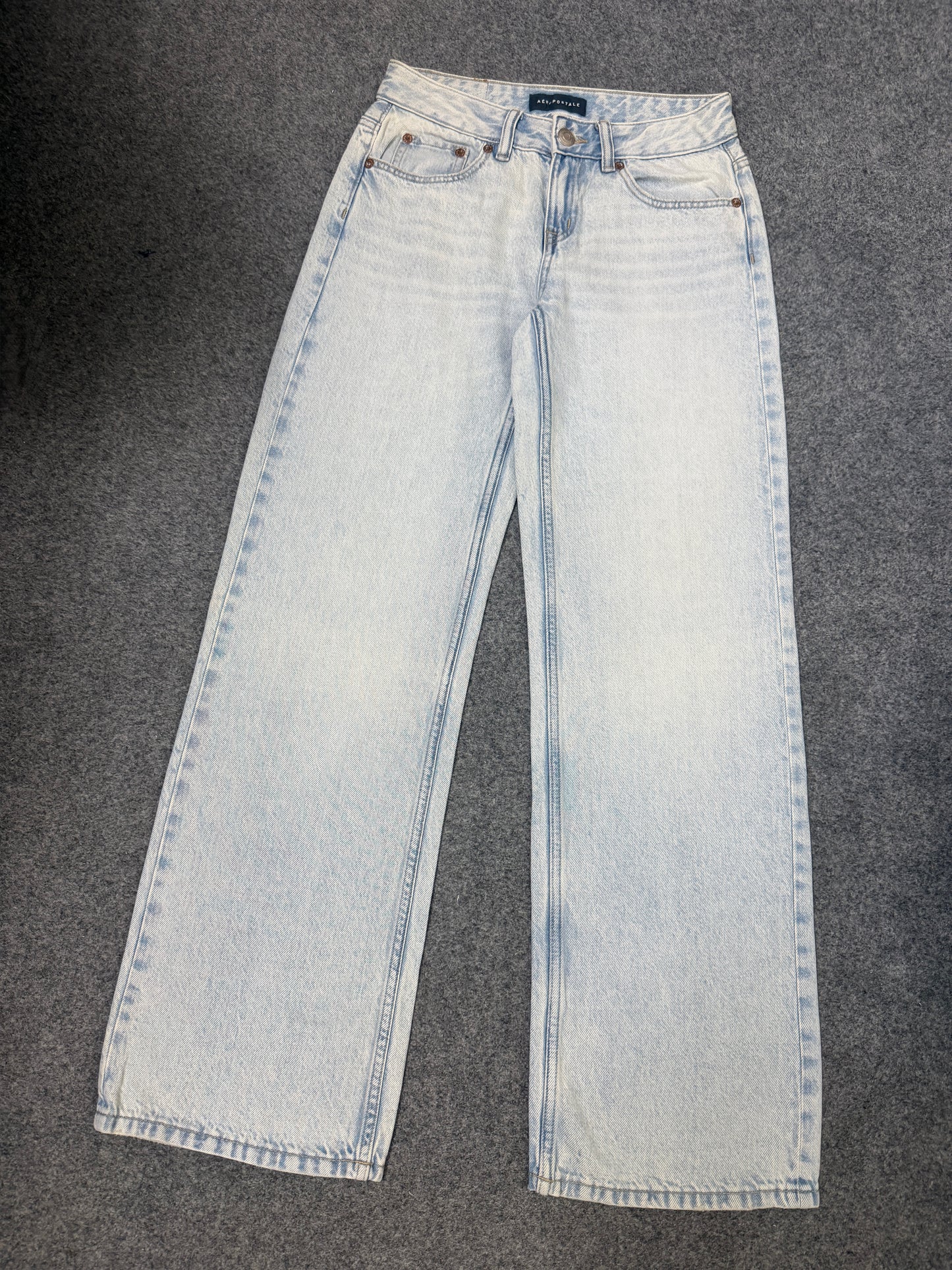 Aeropostale Low-Rise Baggy Wide Leg Star Pocket Jean